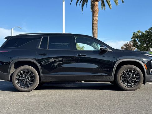 Used 2026 Chevrolet Traverse LT w/ Midnight/Sport Edition image 4