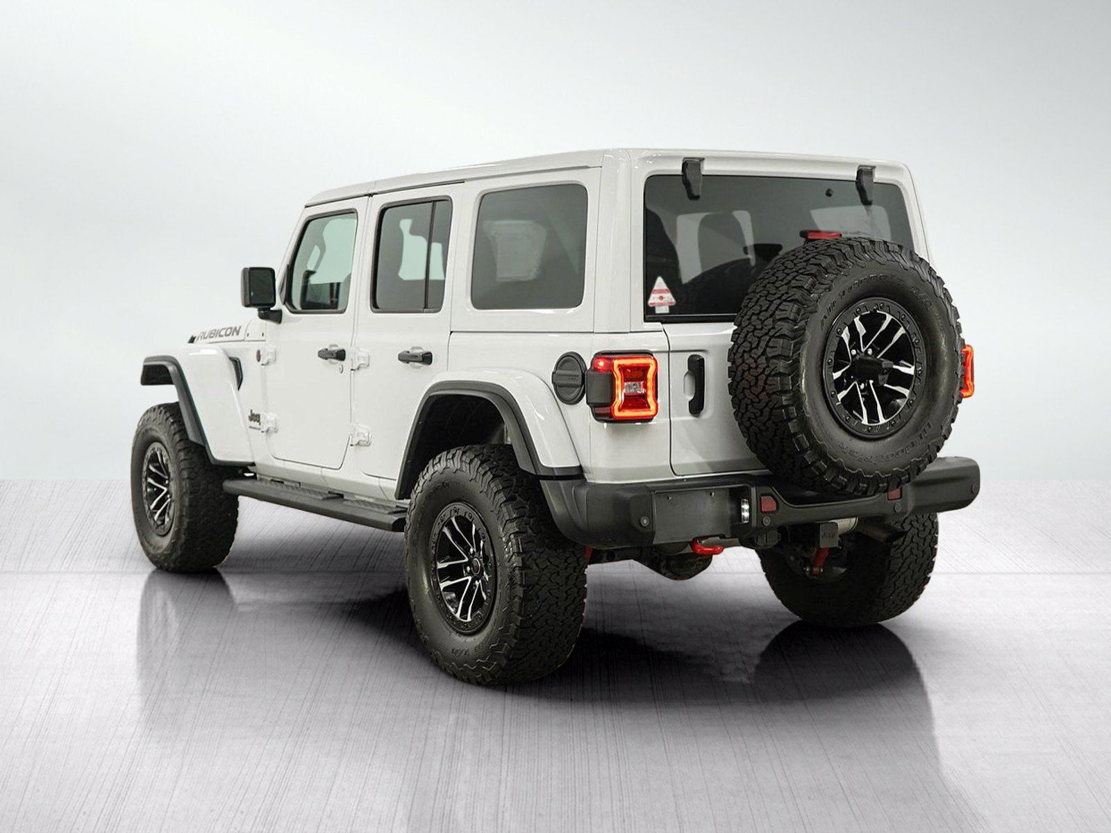 Used 2025 Jeep Wrangler Unlimited Rubicon AWD/4WD image 3
