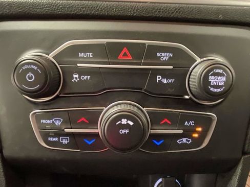 Used 2023 Dodge Charger SXT image 19