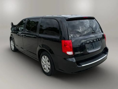 Used 2019 Dodge Grand Caravan SE w/ UConnect Hands-Free Group FWD image 5