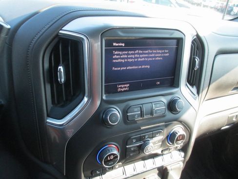 Certified 2022 Chevrolet Silverado 2500 LTZ w/ LTZ Convenience Package image 25