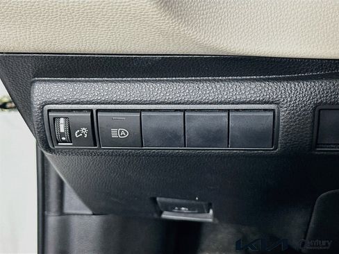 Used 2020 Toyota Corolla LE FWD image 10