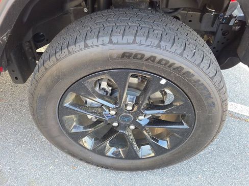 Used 2025 Jeep Wrangler Unlimited Sahara AWD/4WD image 16