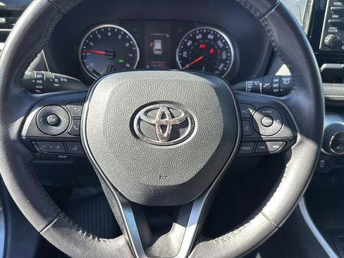 Used 2021 Toyota RAV4 XLE Premium image 15