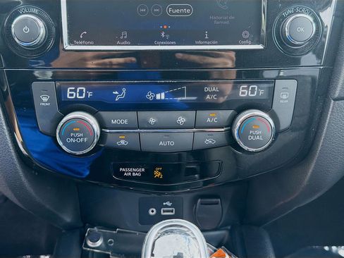 Used 2020 Nissan Rogue SV image 14