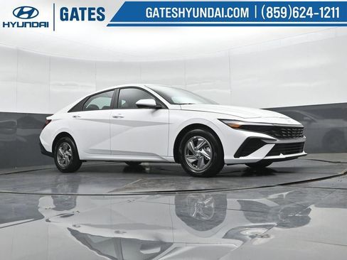 New 2025 Hyundai Elantra SE FWD image 37