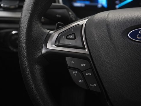 Used 2017 Ford Fusion SE w/ Fusion SE Technology Package image 24