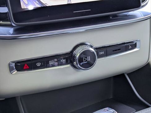New 2026 Volvo XC90 T8 Ultra w/ Protection Package Premier AWD/4WD image 8