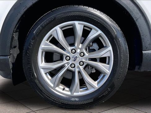 Certified 2023 Ford Explorer XLT w/ Equipment Group 202A RWD image 9