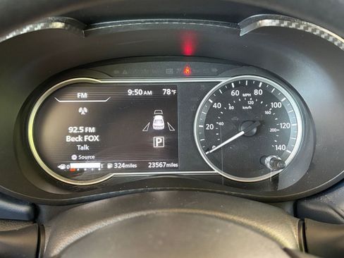 Used 2025 Nissan Versa SV FWD image 38