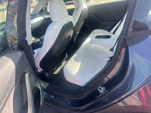Used 2023 Tesla Model 3 Standard Range image 4