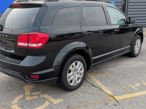 Used 2019 Dodge Journey SE w/ Connectivity Group FWD image 5