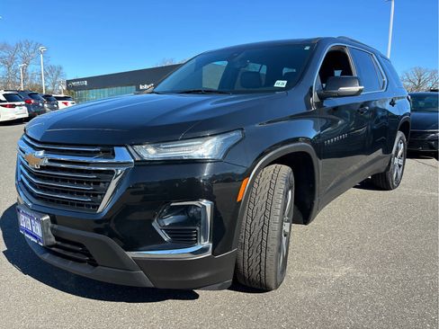 Certified 2023 Chevrolet Traverse LT w/ LT Premium Package AWD/4WD image 6