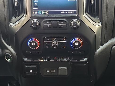 Used 2020 Chevrolet Silverado 1500 RST image 22