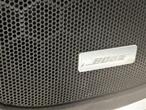 Used 2022 GMC Acadia SLT w/ Preferred Package image 21