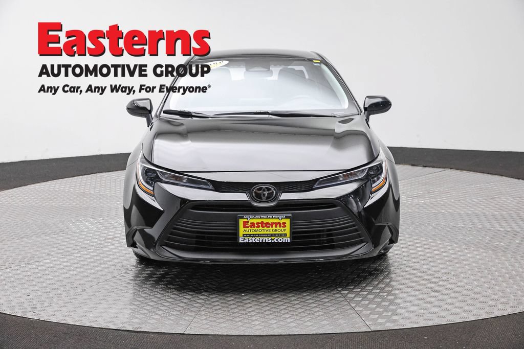 Used 2025 Toyota Corolla LE FWD image 3