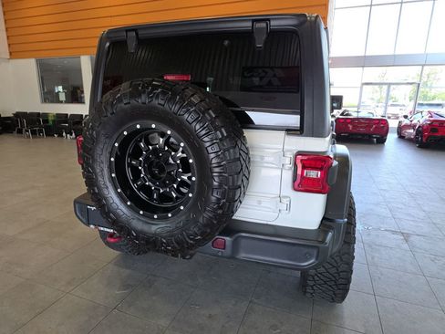 Used 2018 Jeep Wrangler Unlimited Rubicon w/ Dual Top Group AWD/4WD image 9