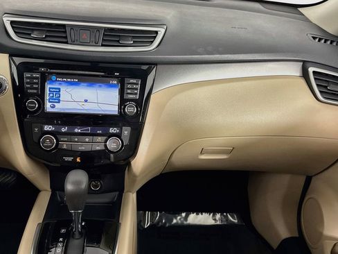 Used 2016 Nissan Rogue SV w/ SV Premium Package FWD image 28