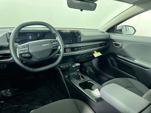 New 2025 Kia K4 LXS image 30
