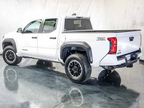 Used 2025 Toyota Tacoma TRD Off-Road AWD/4WD image 9