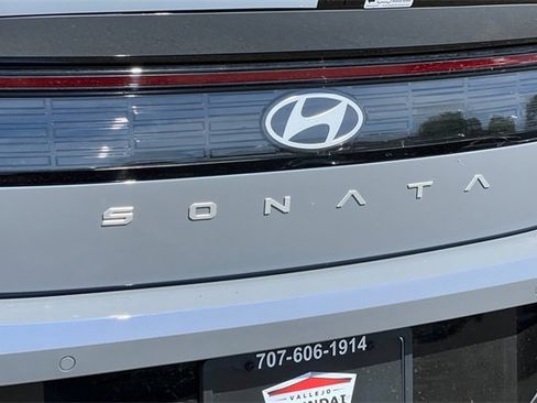 New 2025 Hyundai Sonata Limited image 9