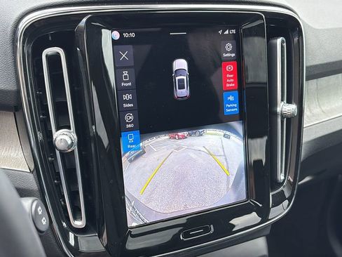 Certified 2023 Volvo XC40 B5 Plus w/ Driver Assist Package AWD/4WD image 19