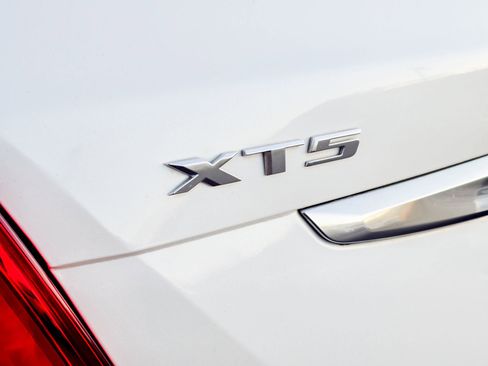 Used 2017 Cadillac XT5 FWD w/ LPO, Wheel Lock Package image 21