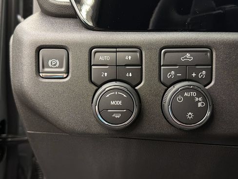 Used 2026 Chevrolet Silverado 1500 LT w/ Z71 Off-Road Package AWD/4WD image 30