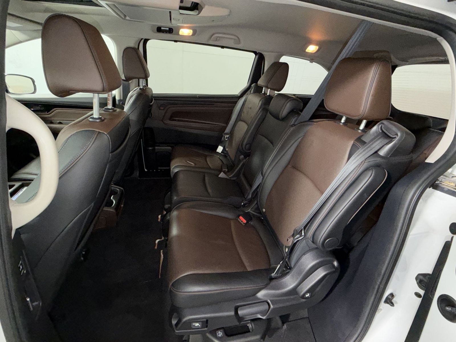 Used 2025 Honda Odyssey Elite image 25