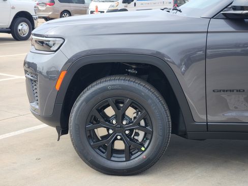 New 2026 Jeep Grand Cherokee L 4WD image 6