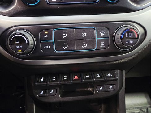 Used 2022 Chevrolet Colorado ZR2 AWD/4WD image 17
