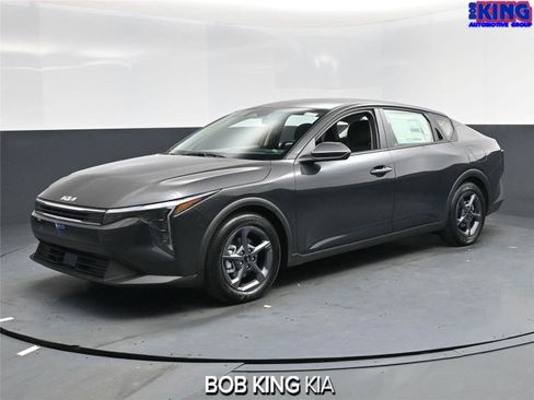 New 2025 Kia K4 LXS image 1