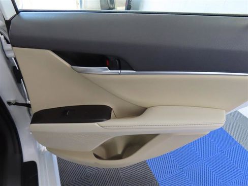 Used 2021 Toyota Camry XLE FWD image 32