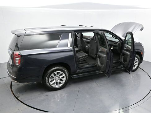 Used 2024 Chevrolet Suburban Premier AWD/4WD image 39