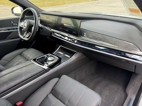 Certified 2024 BMW 760i xDrive image 26
