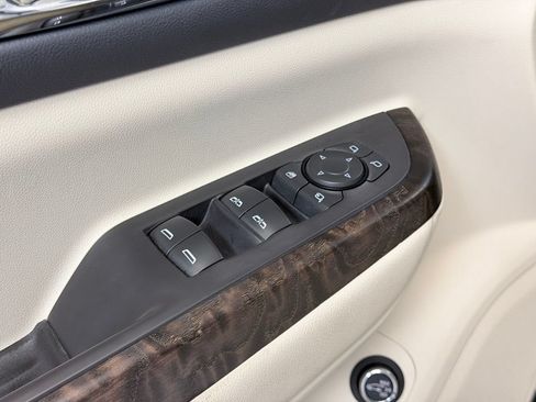 Used 2022 GMC Acadia Denali w/ Denali Ultimate Package FWD image 11