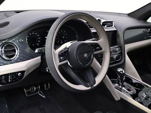 Used 2022 Bentley Bentayga AWD/4WD image 11