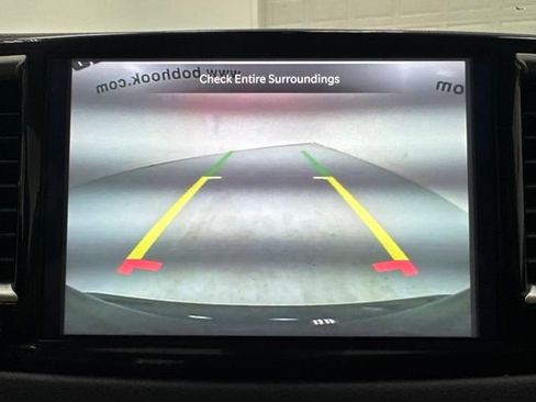 Used 2024 Chrysler Pacifica Touring-L FWD image 16