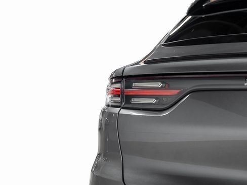 Used 2021 Porsche Cayenne Coupe image 18