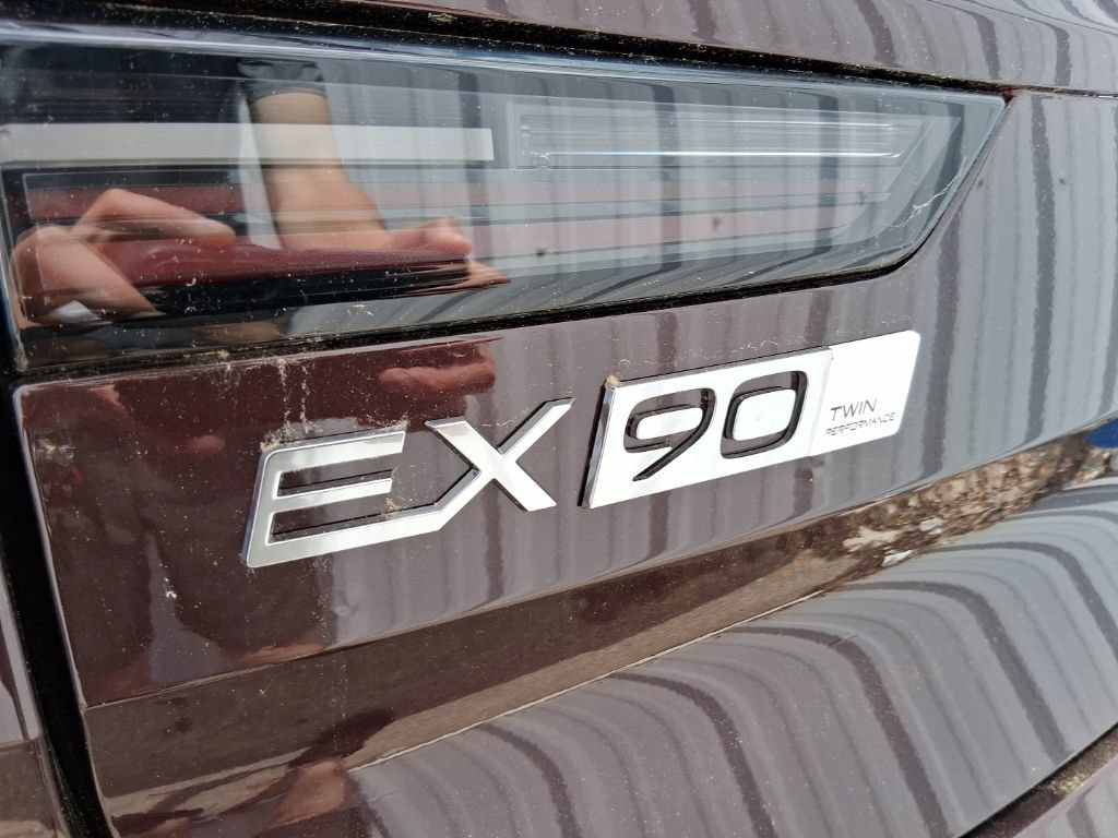 New 2026 Volvo EX90 Plus AWD/4WD image 7