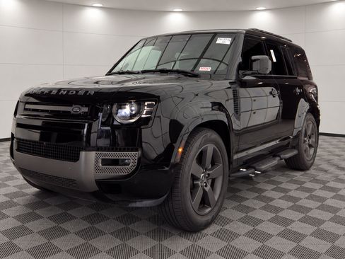 Used 2025 Land Rover Defender 130 X-Dynamic SE AWD/4WD image 1