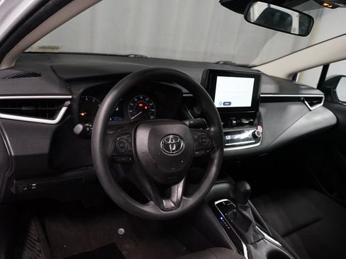 Used 2025 Toyota Corolla LE FWD image 7