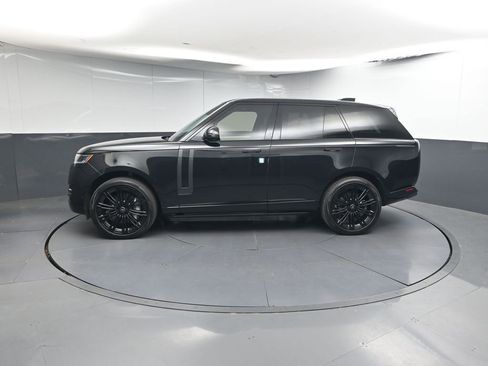 Used 2024 Land Rover Range Rover SE AWD/4WD image 2