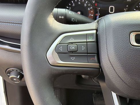 Used 2026 Jeep Compass Latitude AWD/4WD image 14