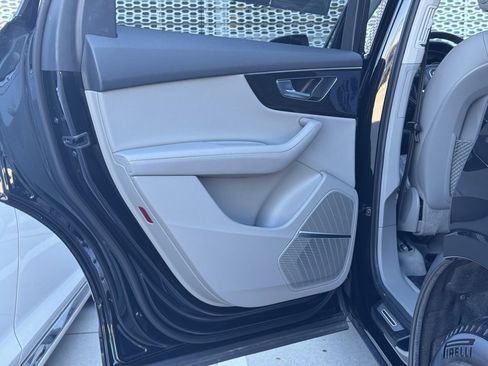 Used 2024 Audi Q7 3.0T Premium Plus image 24