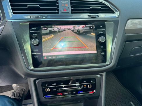 Used 2022 Volkswagen Tiguan SE FWD image 6