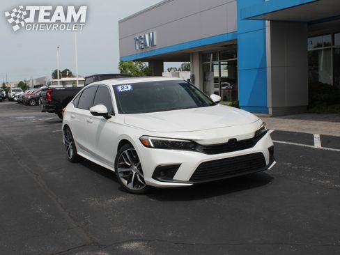 Used 2023 Honda Civic Touring image 2