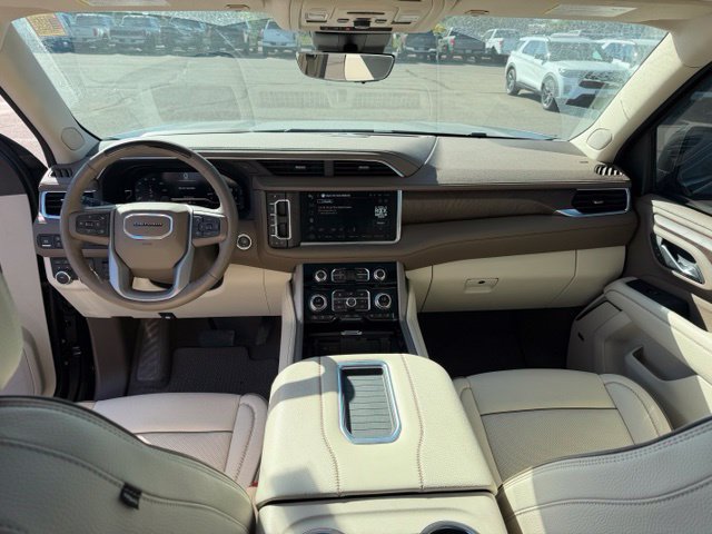 Used 2024 GMC Yukon Denali w/ Advanced Technology Package AWD/4WD image 2