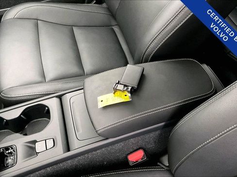 Certified 2025 Volvo XC40 B5 Core image 13