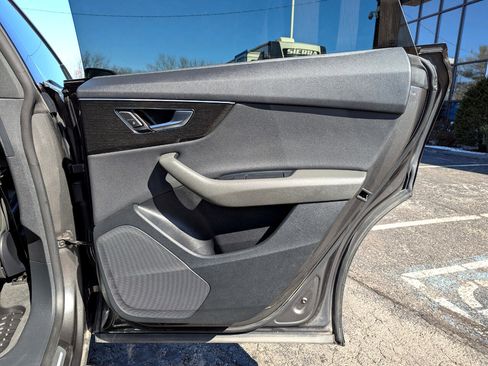 Used 2019 Audi Q8 Premium image 39